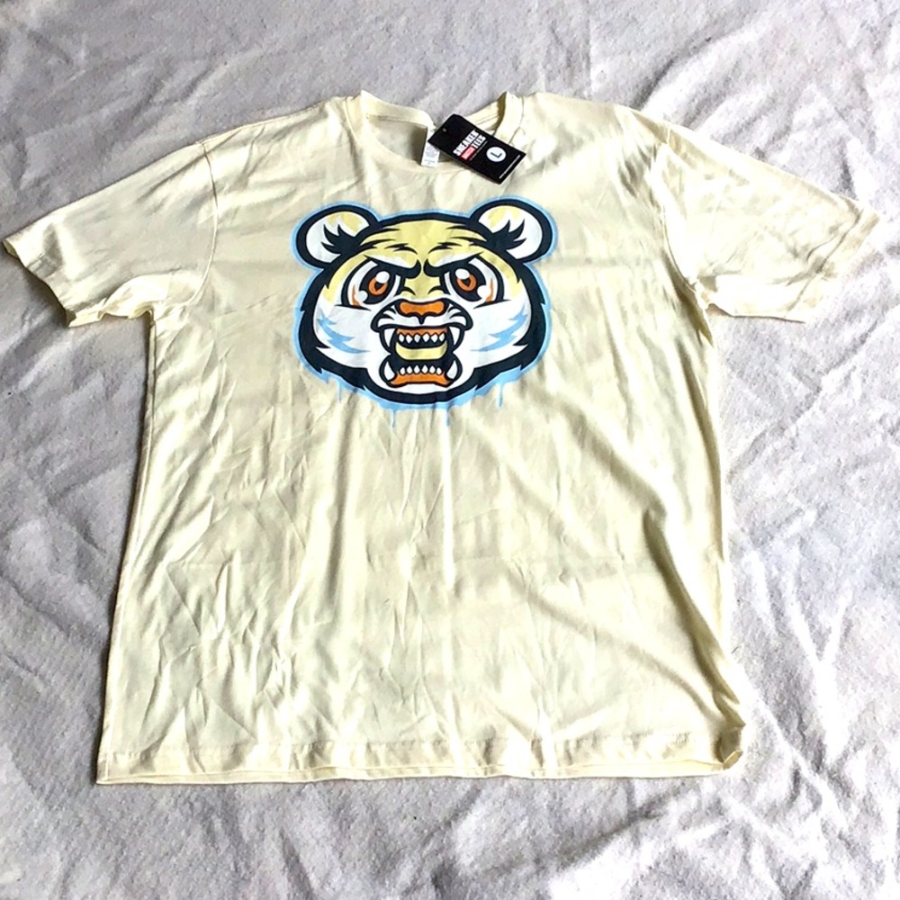 Sneaker match Tees, women’s tshirt. Sz Large